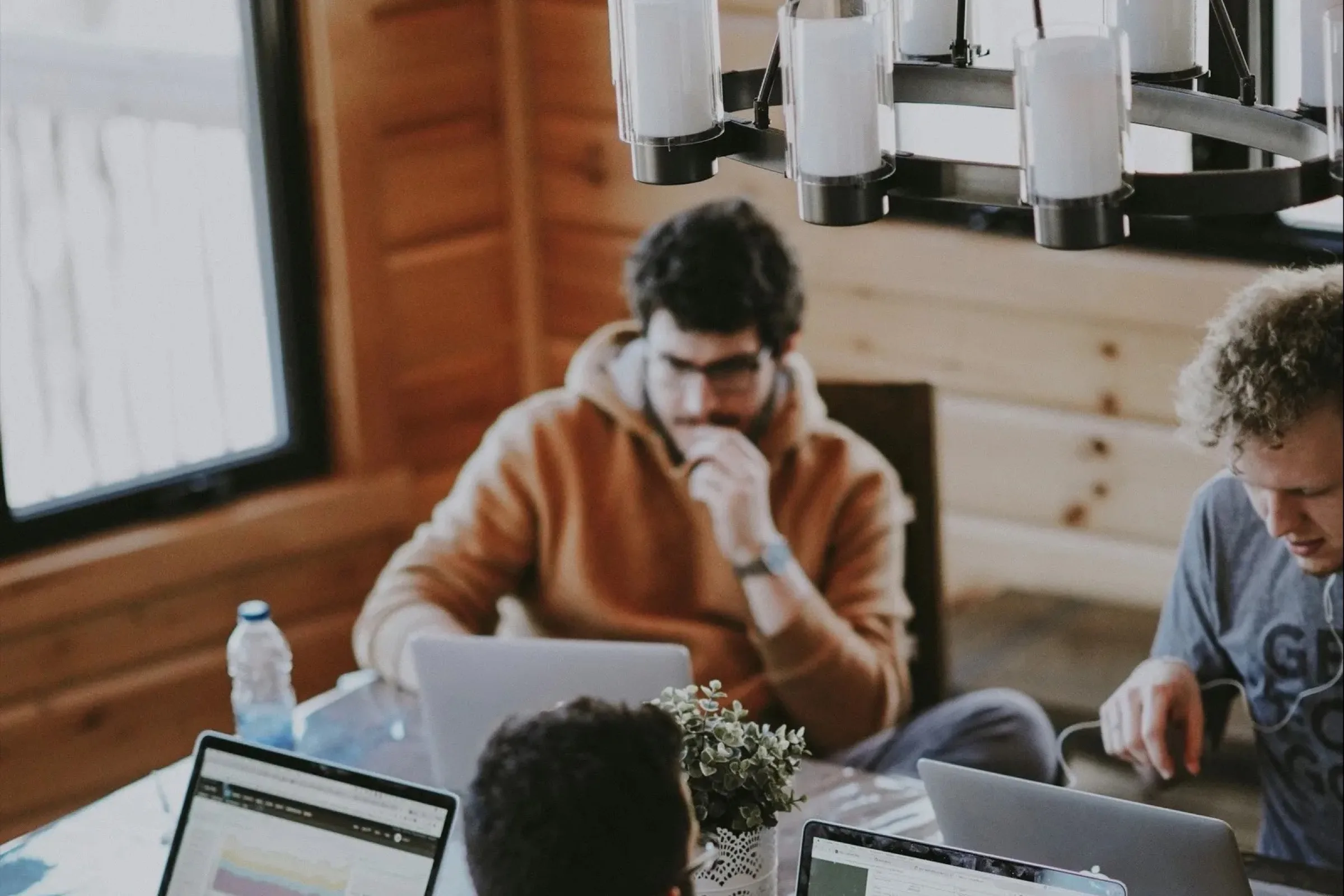 Équipe RH en entretien collaboratif